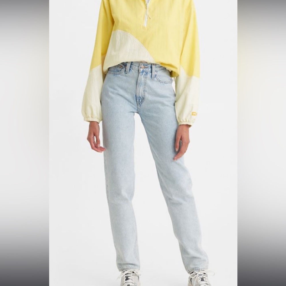 Unworn- Levi’s “80’s Mom Jeans” Light Denim Wash -Size 31